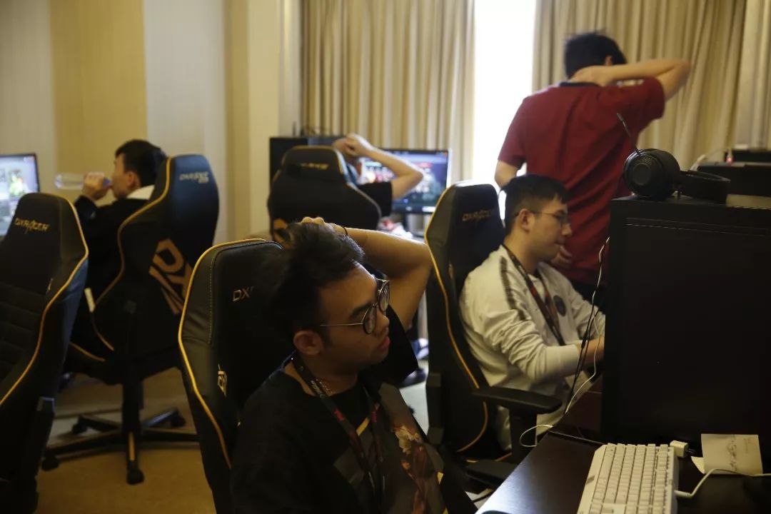 OMG昨日赛后返图：会以更好的面貌迎接新的赛季！