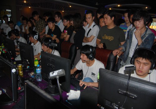 EDward Gaming 俱乐部人员变动公告：上路选手 Solokill 离队