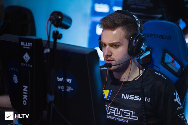 ynk ： 看起来 NAVI 已经到了需要更换选手以打破僵局的地步。