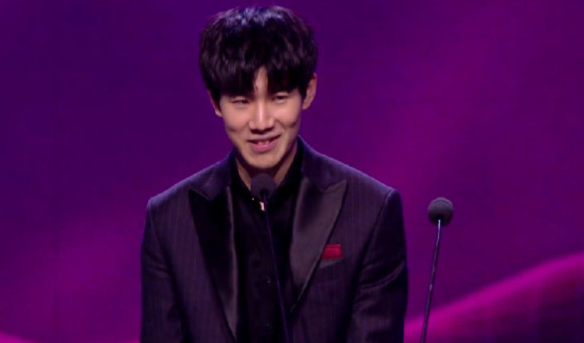 GEN 3-2 T1：四连LCK震古烁今！GEN力克T1再拿LCK冠军！