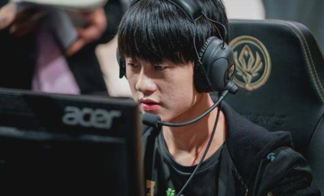 ZETA DIVISION 将与主播 Laz 举办首次单独粉丝见面会；